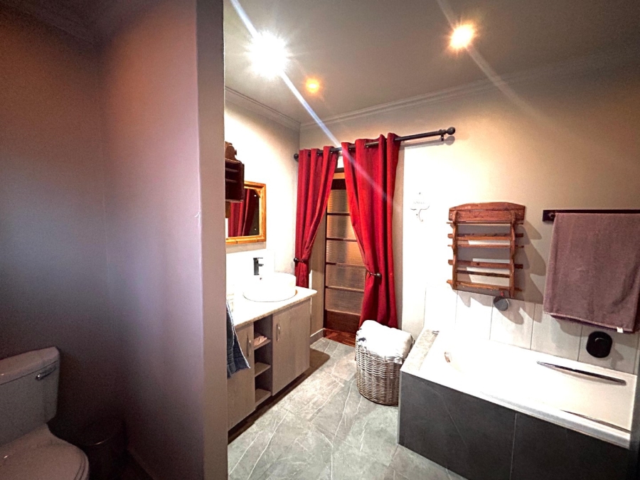 5 Bedroom Property for Sale in Dan Pienaar Free State